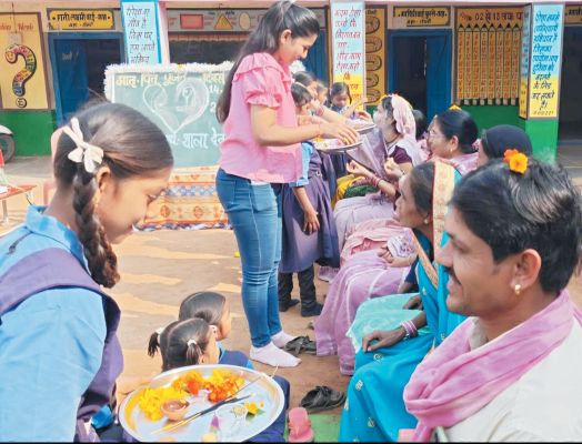 कन्या प्राथमिक शाला देवकर में मना मातृ-पितृ पूजन दिवस