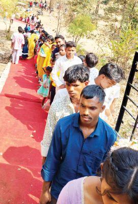 शिवालयों में भक्तों का रेला