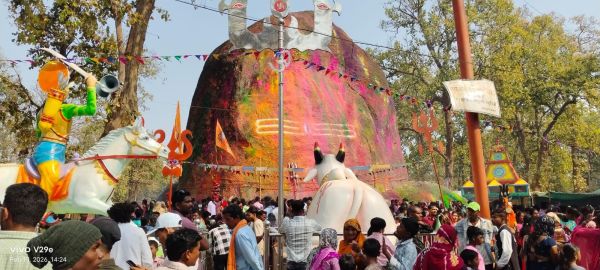 महाशिवरात्रि पर भूतेश्वर नाथ में उमड़े भक्त