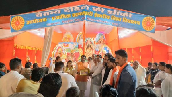 चैतन्य देवियों की झांकी,मेले  में आकर्षण का केंद्र बना