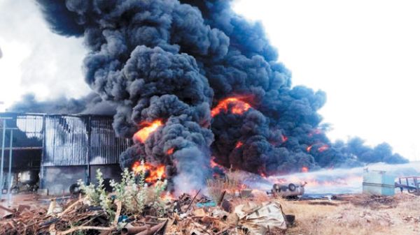 केमिकल फैक्ट्री में भीषण आग, लाखों की संपत्ति खाक