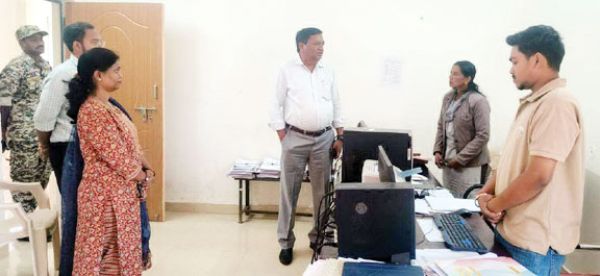कमिश्नर ने तहसील दफ्तर सहित सीएचसी-सेजेस का किया निरीक्षण