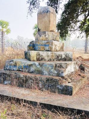 अलग-अलग जगह से बम और विस्फोटक बरामद, नक्सल स्मारक ध्वस्त