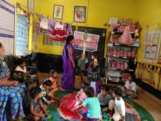 आंगनबाड़ी में टीकाकरण व स्वास्थ्य देखभाल की दी जानकारी