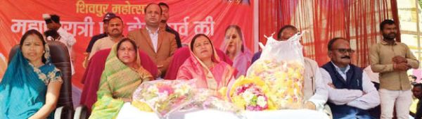 शिवपुर महोत्सव:  भक्ति गीतों पर झूमे श्रद्धालु, जीवंत झांकियां बनीं आकर्षण का केंद्र