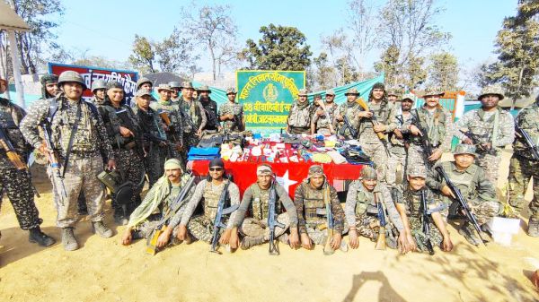 अबूझमाड़ में नक्सल डंप बरामद, डायरी सहित सामान जब्त