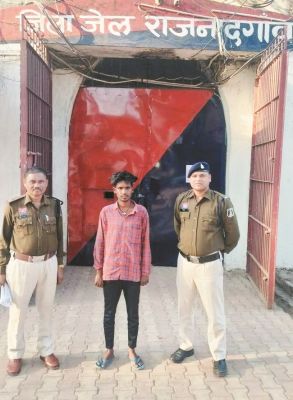 बाइक से  शराब तस्करी, आरोपी गिरफ्तार