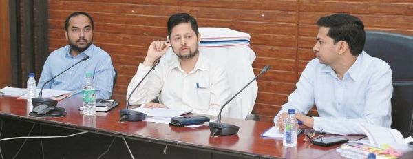 आधार पंजीयन के लिए जन्म प्रमाण पत्र बनाने कार्रवाई तेज करने के निर्देश