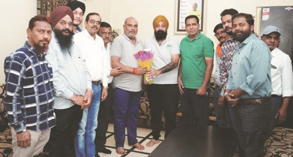 विधायक से अल्पसंख्यक मोर्चा के नवनियुक्त पदाधिकारियों ने की मुलाकात