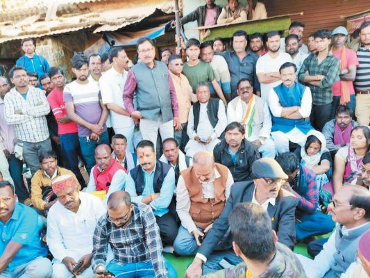 ग्रामीण की हत्या : कांग्रेस ने बनाई जांच टीम, सर्व समाज के धरने को समर्थन