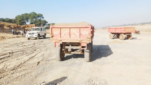 बलौदाबाजार में अवैध रेत खुदाई पर कार्रवाई के  बीच थाना प्रभारियों का तबादला, चर्चाएं तेज