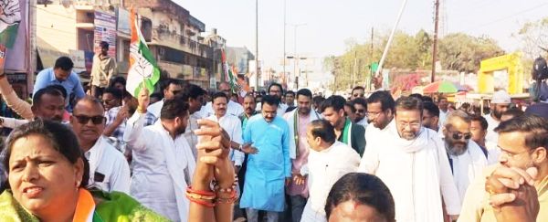 मनरेगा में बदलाव का विरोध:कलेक्टोरेट में घुसने की कोशिश