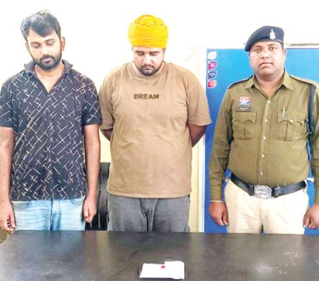 जमीन से खोदकर निकाला 7.12 ग्राम हेरोइन, दो फरार तस्कर गिरफ्तार