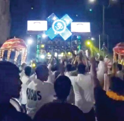 बदमाश के आतंक से परेशान दुकानदारों ने रात कोतवाली घेरा