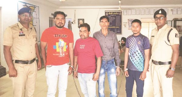 पुलिस चौकी का डीपी लगाने व थाना में विवाद करने वाले गिरफ्तार