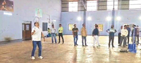 खुर्सीपार इंडोर स्टेडियम में बैडमिंटन की शुरुआत