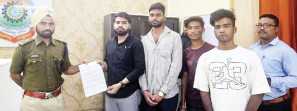 यातायात अव्यवस्था और ध्वनि प्रदूषण के खिलाफ आजाद सेवा संघ ने खोला मोर्चा, डीआईजी को ज्ञापन