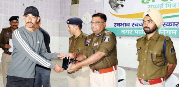 एक करोड़ के 525 गुम मोबाइल मालिकों को लौटाए