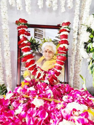 मुख्य न्यायाधीश की माता कुसुम सिन्हा को दी श्रद्धांजलि