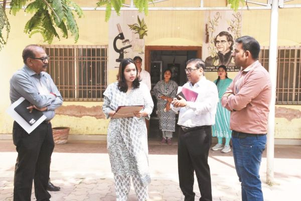 प्रभारी कलेक्टर ने पीएमश्री सर्वेश्वरदास विद्यालय का किया निरीक्षण
