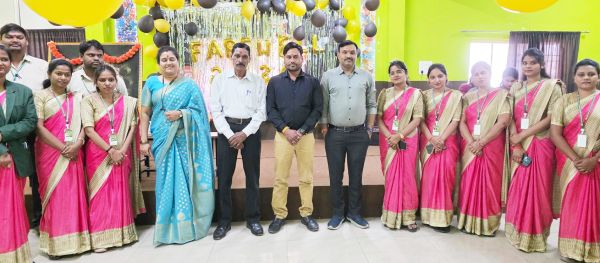 एक्स्ट्राऑर्डिनरी क्लास वल्र्ड स्कूल में 10वीं के विद्यार्थियों को दी विदाई