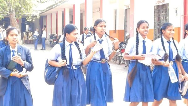 12वीं बोर्ड की परीक्षा शुरू 