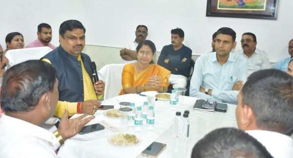 मंत्री-महापौर ने ली पार्षदों की बैठक, 22 करोड़ से होंगे विकास कार्य