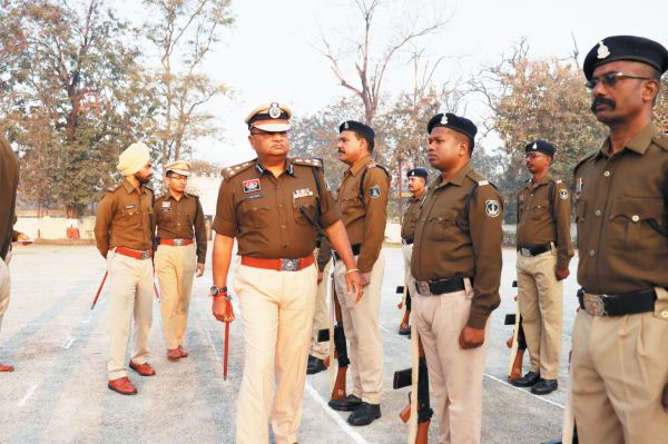 डीआईजी-एसएसपी ने ली जनरल परेड की सलामी, बेहतर टर्न आउट पर जवान पुरस्कृत