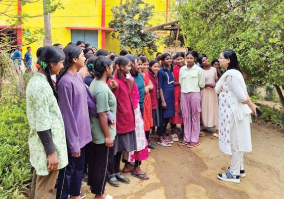  निरीक्षण में अधीक्षिका गैरहाजिर मिली, खाना कम बनाने पर सीईओ ने जताई नाराजगी