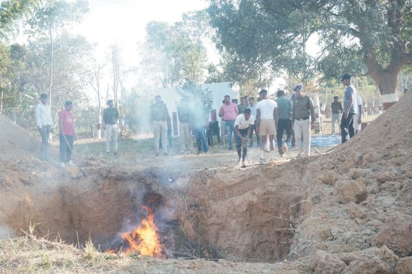 सूरजपुर पुलिस ने 65 लाख के नशीले पदार्थ किए नष्ट