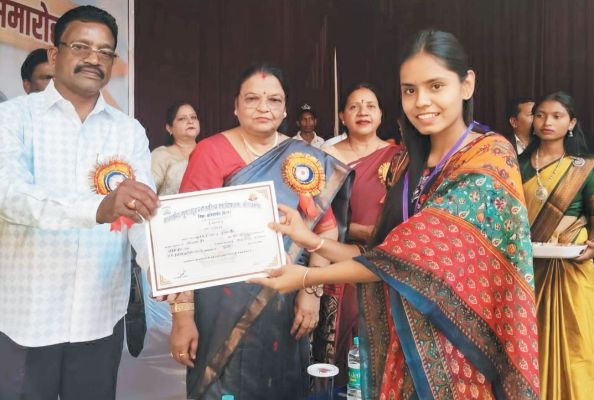 गुंडाधुर स्नातकोत्तर कॉलेज में वार्षिकोत्सव व पुरस्कार वितरण समारोह