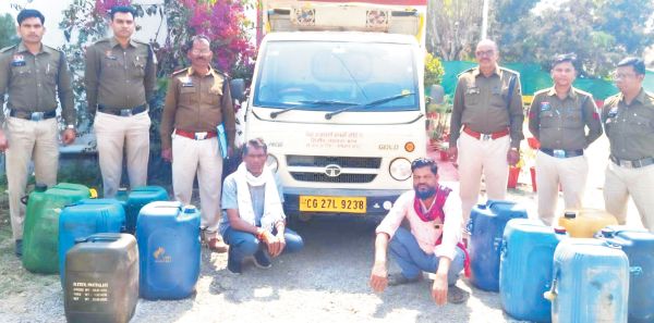डीजल-पेट्रोल चोरी, दो आरोपी गिरफ्तार, वाहन सहित लाखों की बरामदगी