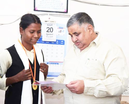 पर्यटन मंत्री ने खिलाड़ी सुधा सिंह को किया सम्मानित