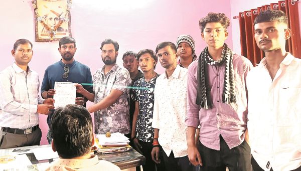 युकांइयों ने शहर की समस्याओं को लेकर सौंपा ज्ञापन