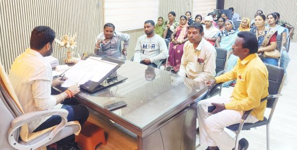 पालिकाध्यक्ष ने सुनीं लोगों की समस्याएं