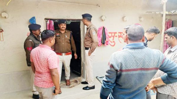 शादी की शहनाई से मातम तक, आधी रात हथौड़ी से हमला, पत्नी की मौत, दो बहनें घायल, आरोपी फरार