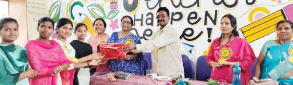  पोस्ट मैट्रिक आदिवासी कन्या छात्रावास कुंडा में विविध कार्यक्रम