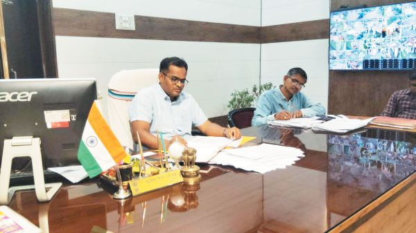 मुख्य मार्गों पर अतिक्रमण पर करें सख्त कार्रवाई-कमिश्नर