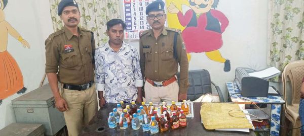 अलग-अलग जगहों से अवैध शराब जब्त, आरोपी गिरफ्तार