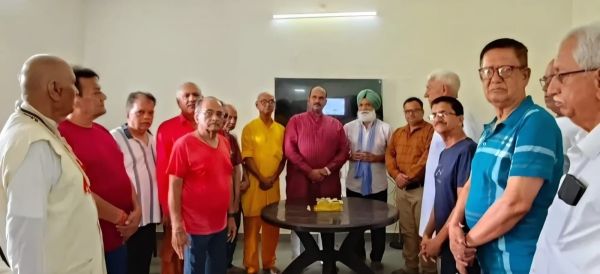 भाजपा किसान नेता योगेश ने बुजुर्गों के बीच मनाया सीएम का जन्मदिन