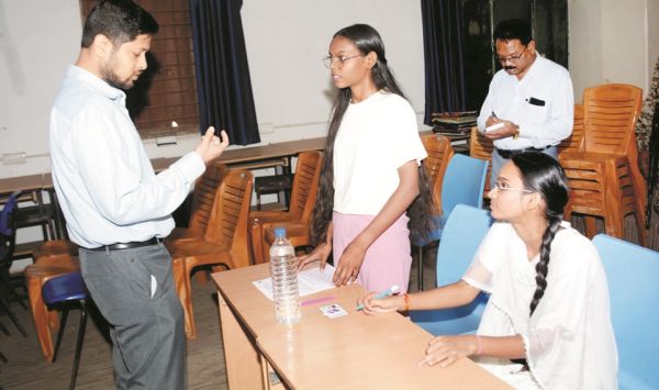 पीएससी प्रारंभिक परीक्षा में सम्मिलित हुई नेत्रहीन नेहा