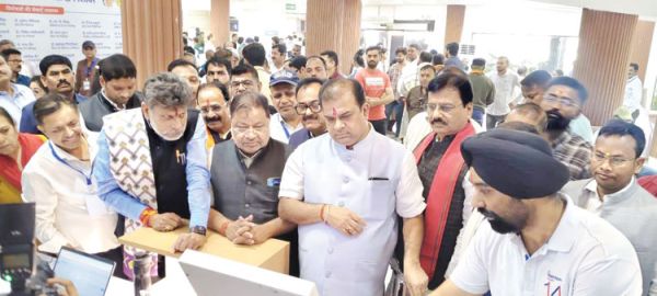 स्वास्थ्य शिविर में सैकड़ों का मुफ्त इलाज