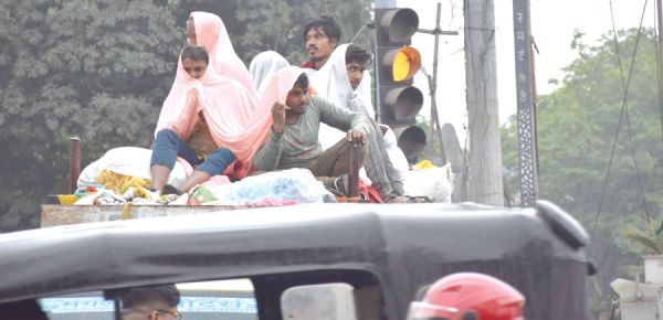 बादलों की ओट में हुआ सूर्योदय, पूर्वाह्न हल्की बारिश भी