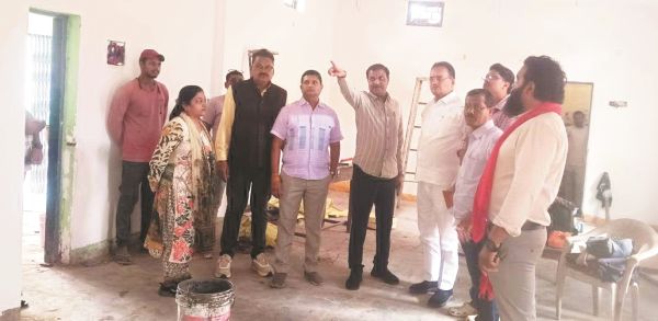 महापौर ने किया निर्माणाधीन मॉडल क्लास निरीक्षण