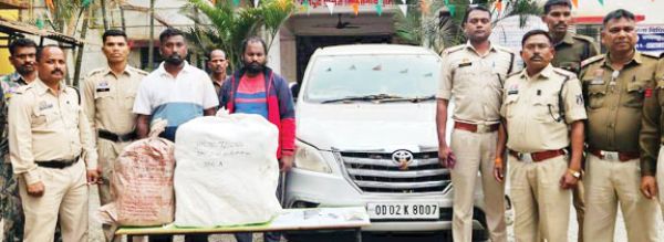 महंगे कार से शराब तस्करी,  3 आरोपी गिरफ्तार