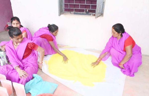 इस बार प्राकृतिक रंगों से रंगीन होगी होली