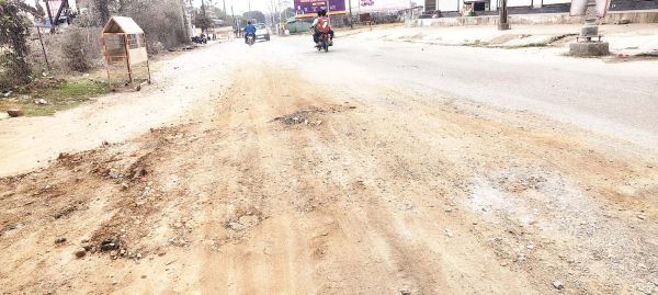 जिला अस्पताल सडक़ बदहाल