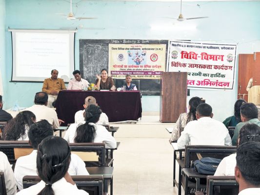 कॉलेज में जागरूकता कार्यशाला