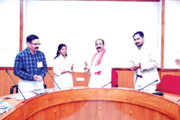 केमिस्ट के पद पर चयनितों को नियुक्ति पत्र