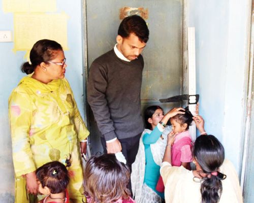 आंगनबाड़ी केंद्रों में वजन त्योहार